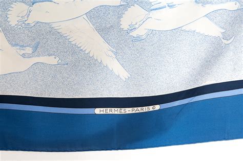 hermes oiseaux migrateurs|Hermes Silk Scarf Oiseaux Migrateurs .